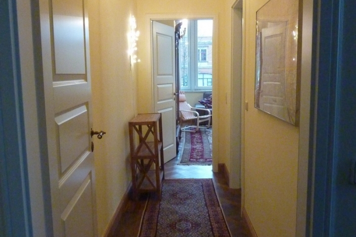 Flur - rechts kleines Schlafzimmer, geradeaus großes Schlafzimmer Foto 3